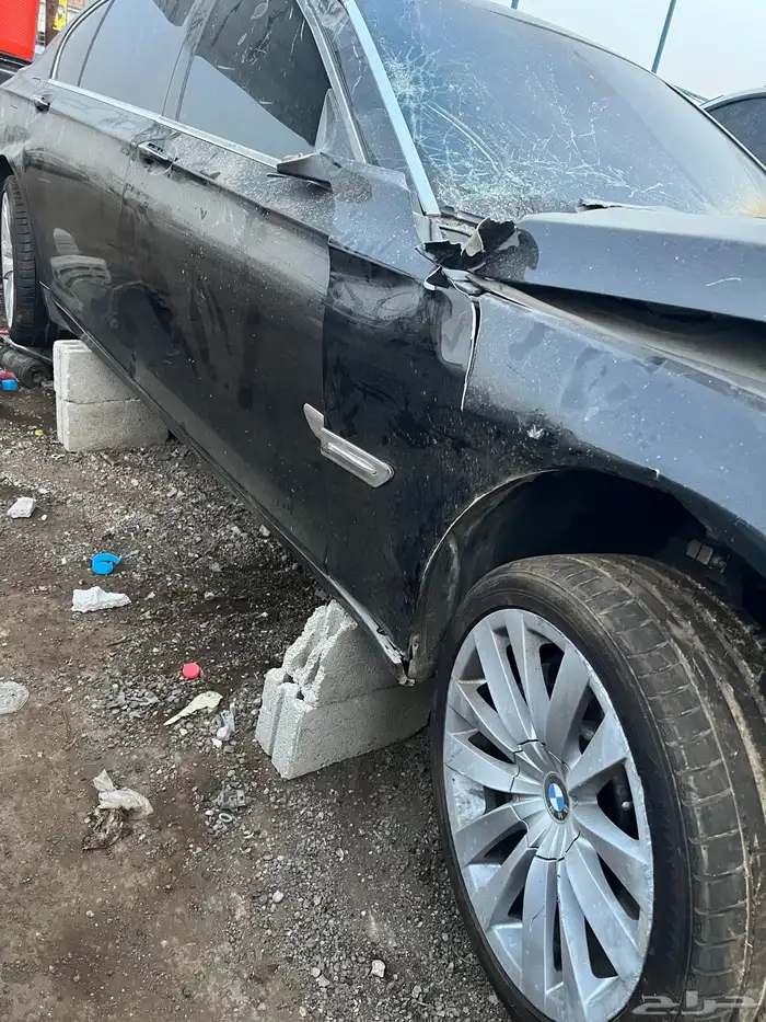 BMW 750 تشليح قطع غيار موديل 2010 3
