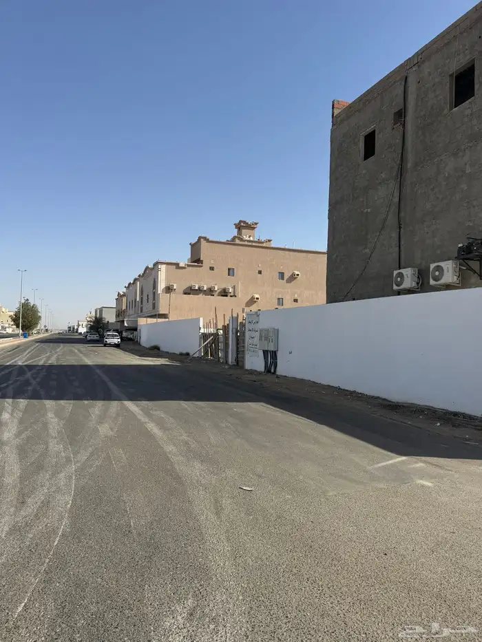 حوش وغرف عماله للايجار 600 متر 1