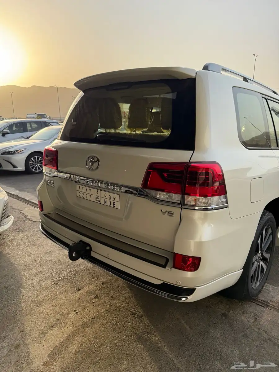 لاندكروزر تورينق الموديل 2019 5