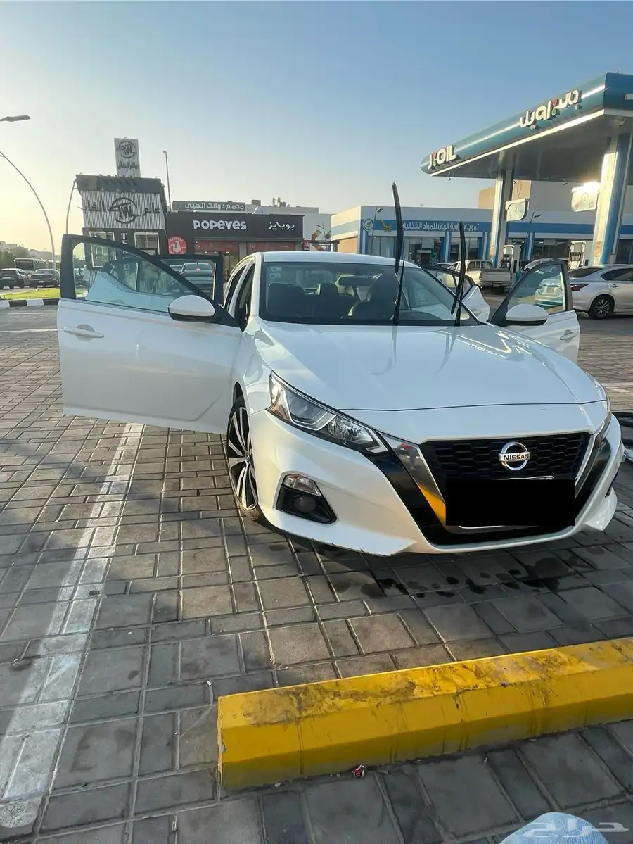 نيسان التيما رياضيه SR 14