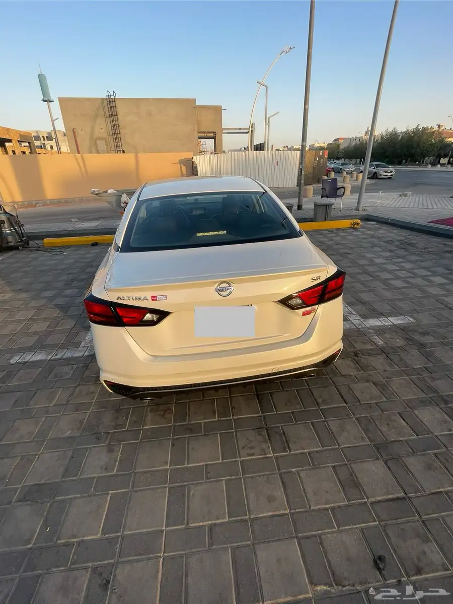 نيسان التيما رياضيه SR 12