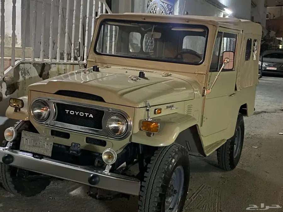 جيب شراع كلاسيكي موديل 1974 3
