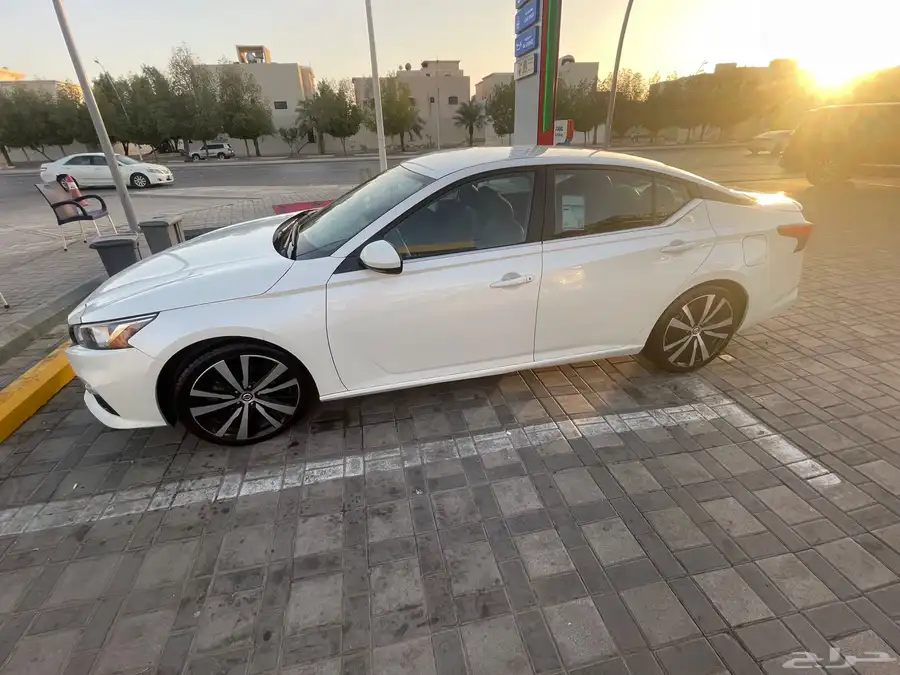 نيسان التيما رياضيه SR 1