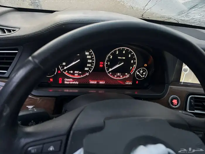 BMW 750 تشليح قطع غيار موديل 2010 1