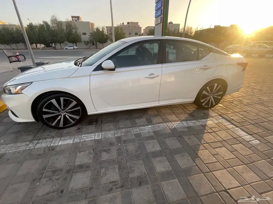 نيسان التيما رياضيه SR 13
