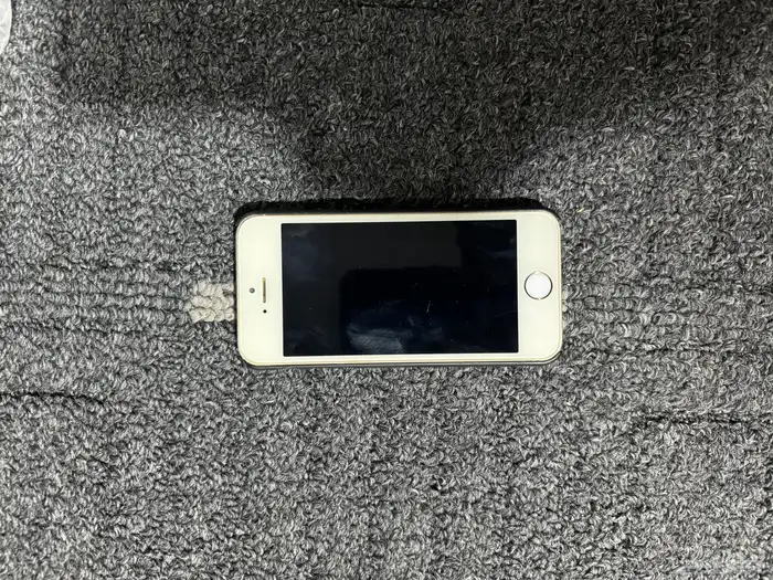 جهاز ايفون 8 وجهاز ايفون 5 ذهبي 2