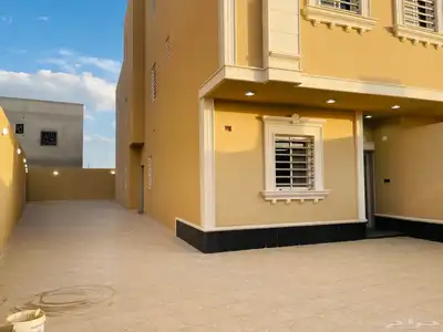 للبيع دور ارضي بحوش كبير مدخل سيارة في شمال الخميس 1