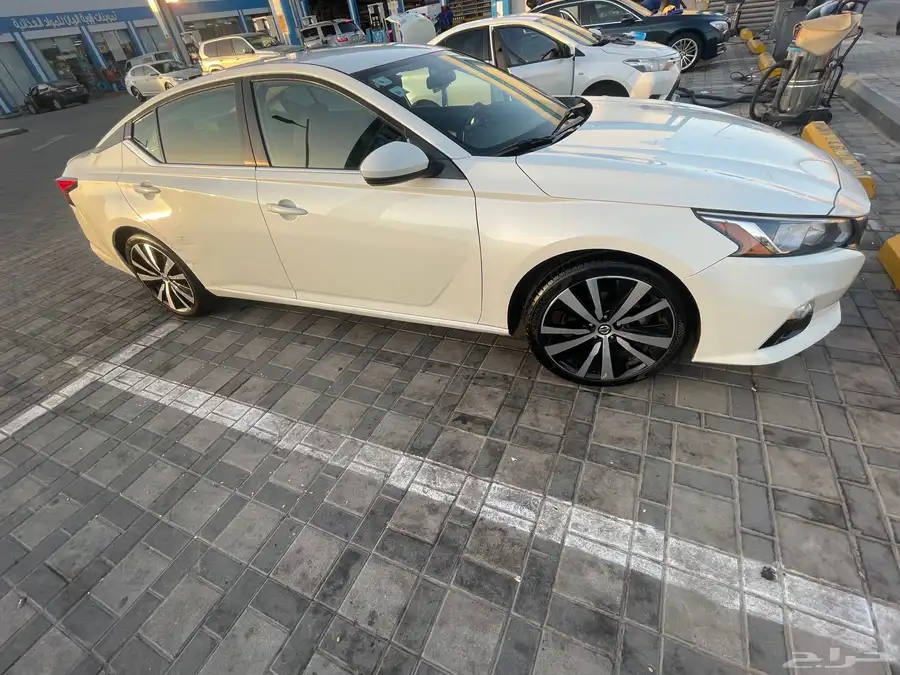 نيسان التيما رياضيه SR 11