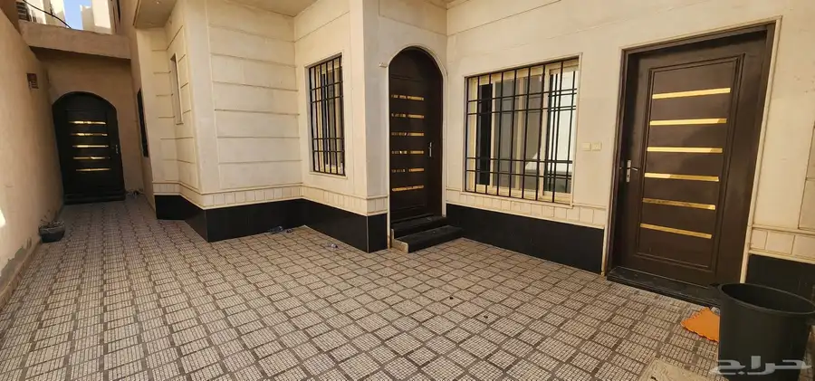 فيلا للإيجار السنوي في حي الرمال 2