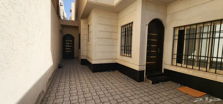 فيلا للإيجار السنوي في حي الرمال 1
