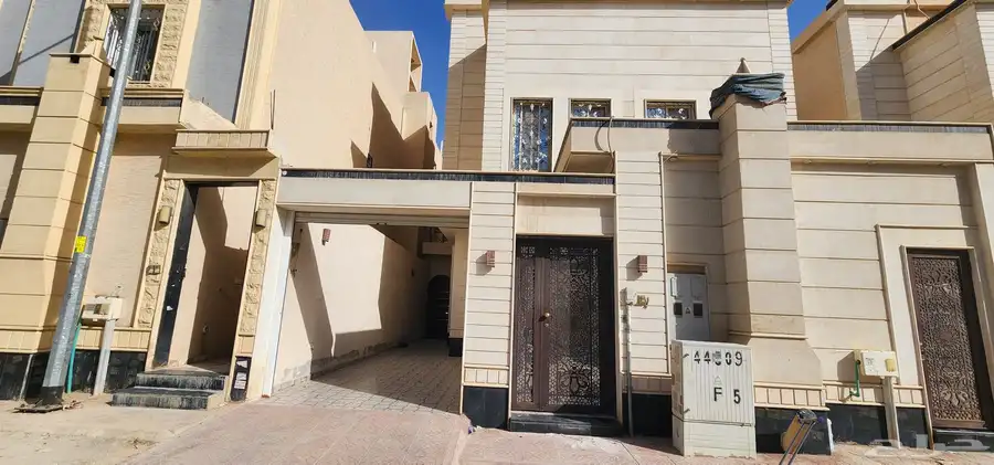 فيلا للإيجار السنوي في حي الرمال 0