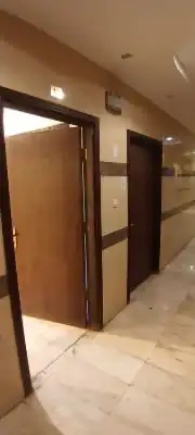شقة للبيع اربعه غرف مع مكيفات بطحاء قريش النموذجي 13