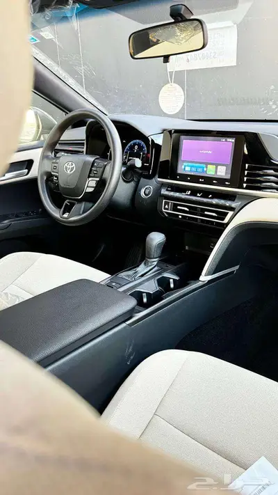 تويوتا كامري E 2025 10
