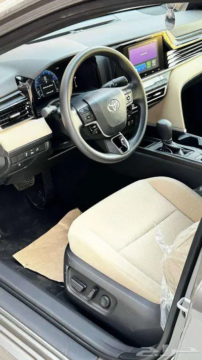 تويوتا كامري E 2025 12