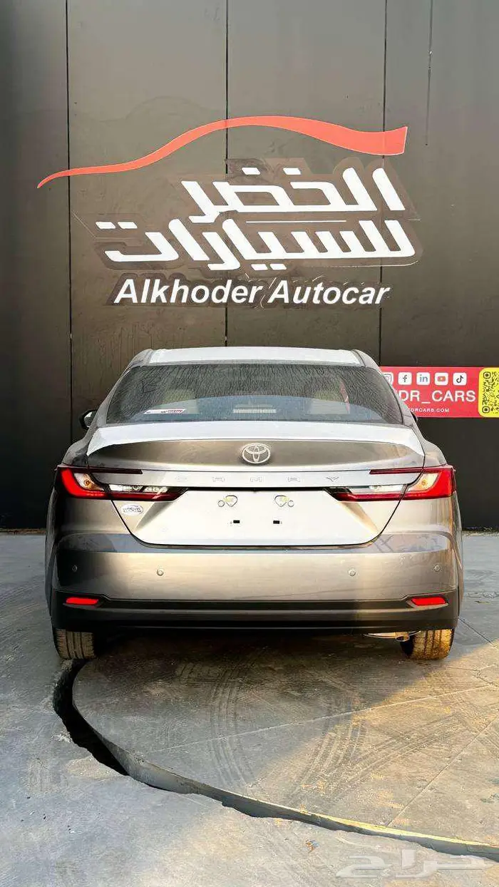 تويوتا كامري E 2025 3