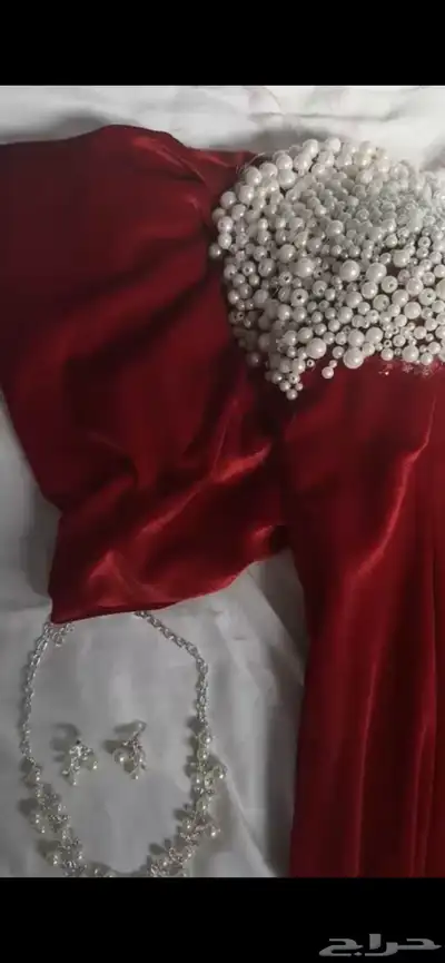للبيع فستان يلبس L xl لبس 4 ساعات سعر البيع 100 0