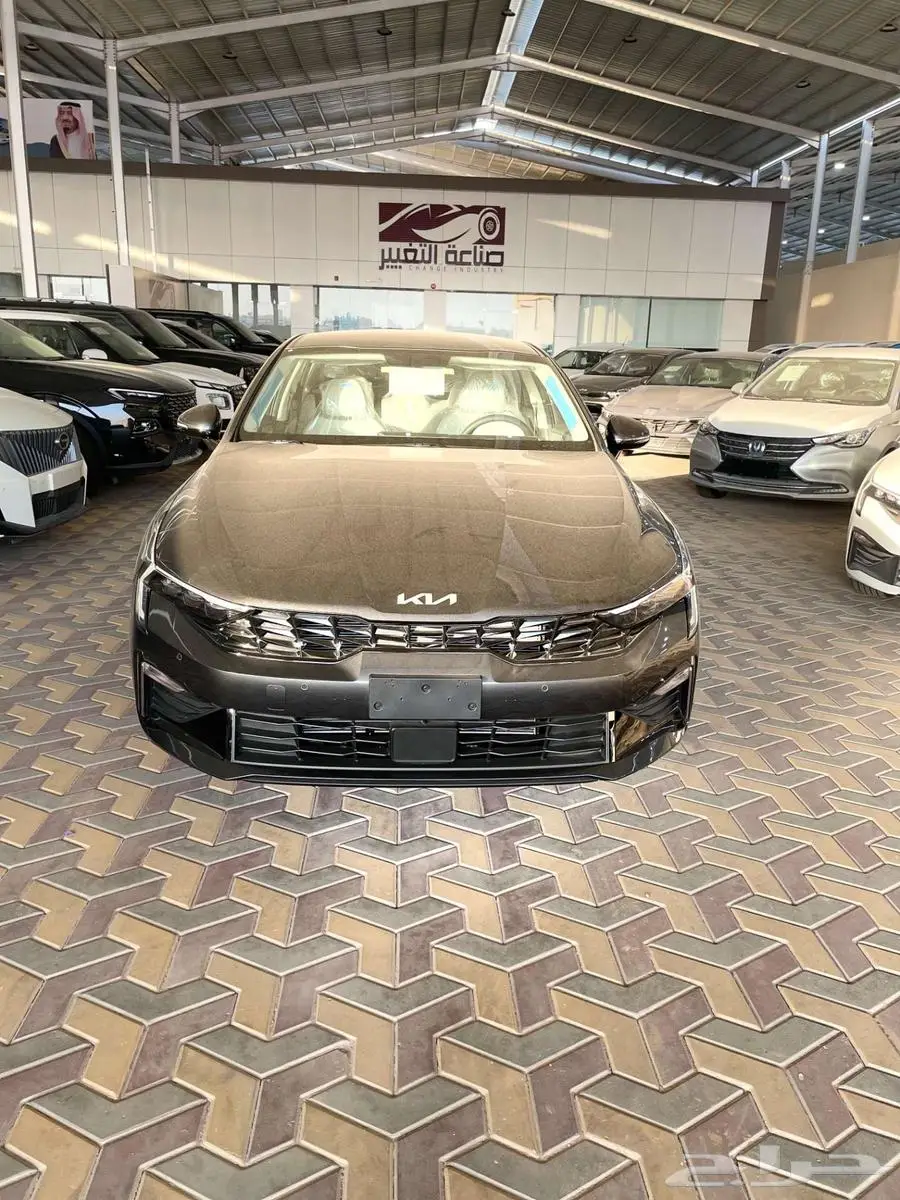 كيا k5 ستاندر مطور موديل 2025 بسعر 98800 بالضريبه 0
