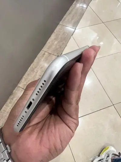 ايفون 11 لون ابيض 256 6