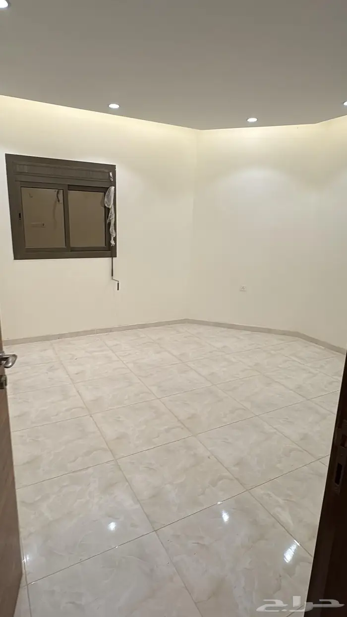 فلة بحي الفلاح للبيع على شارعين 2