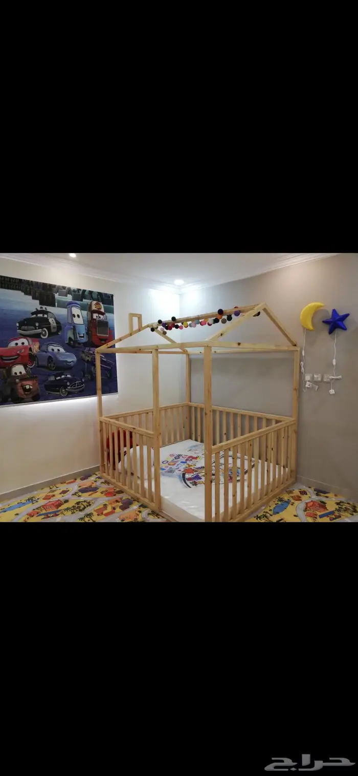 سرير خشبي جميل 0