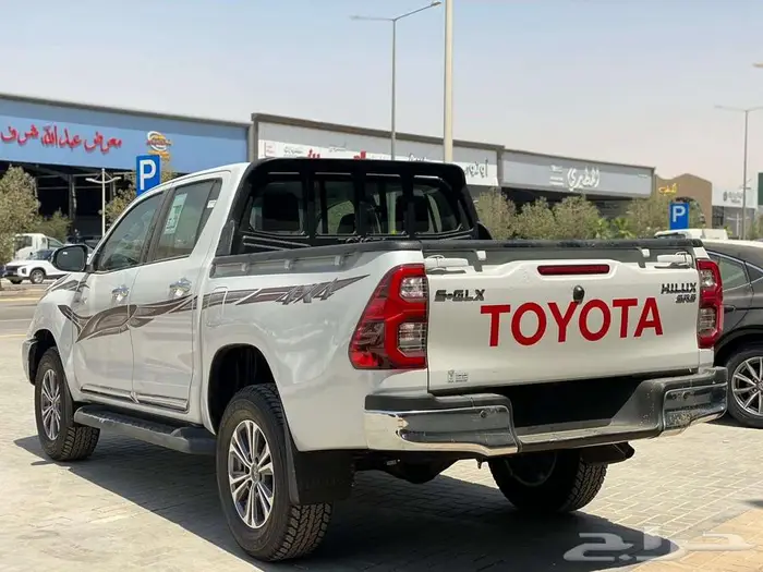 تويوتا هايلوكس 2025 فل كامل بنزين سعودي استلام فوري 6