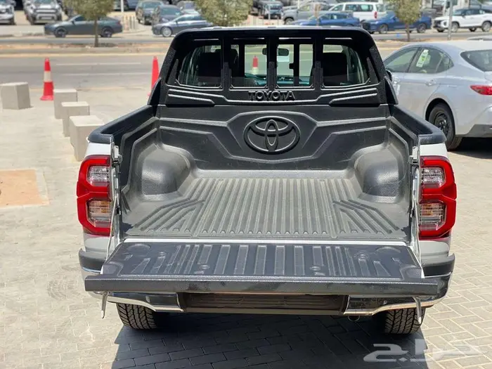 تويوتا هايلوكس 2025 فل كامل بنزين سعودي استلام فوري 4