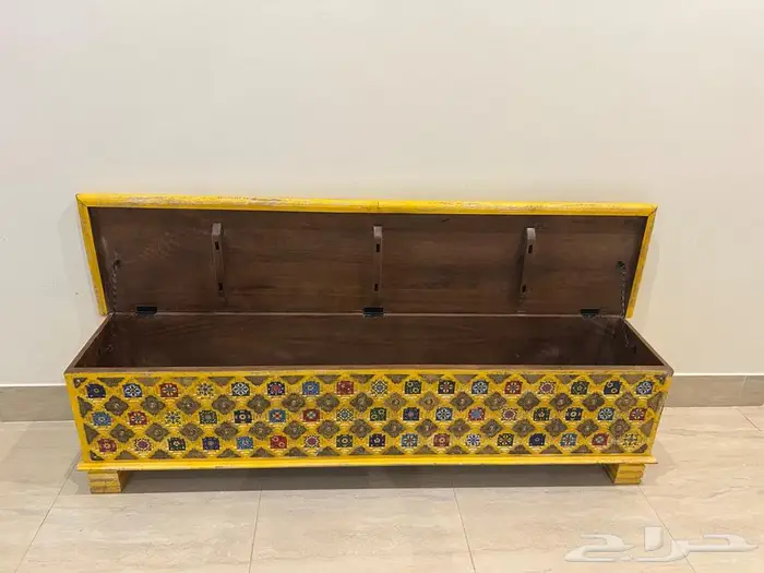 للمجالس التراثية فرصة رائعة طاولة وصندوق خشب انتيك كبير 1