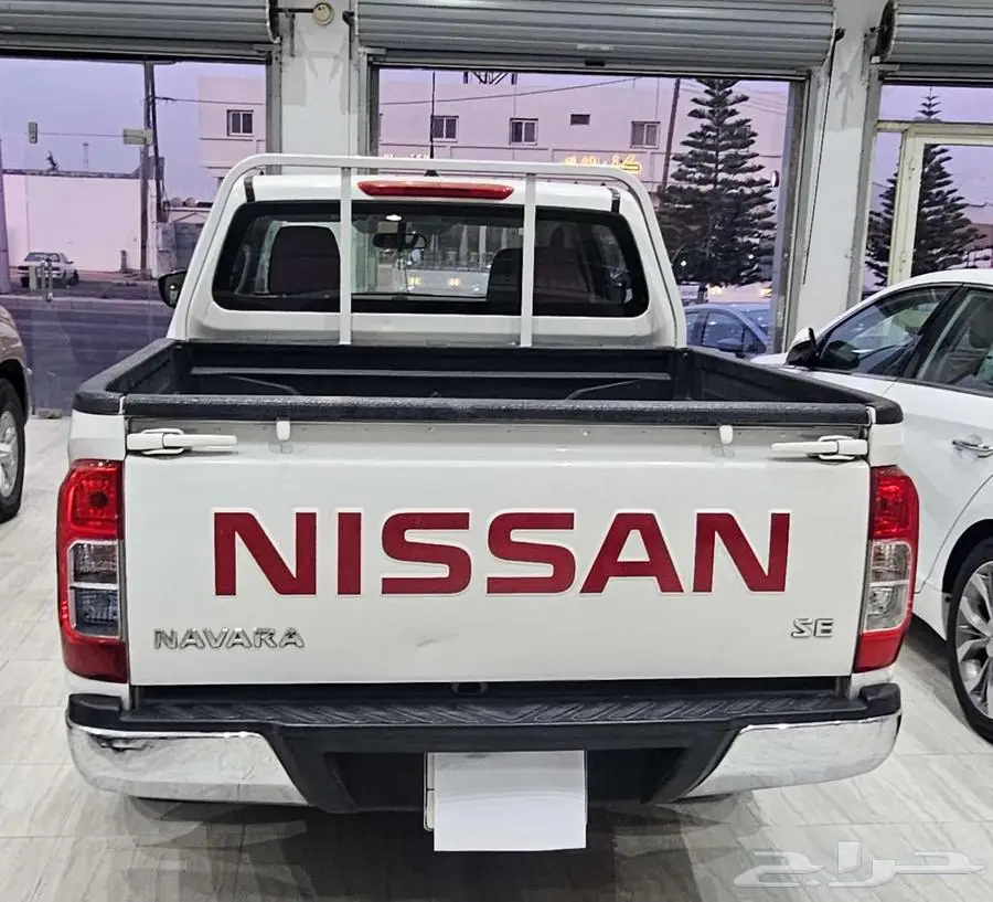 نيسان نافارا 1