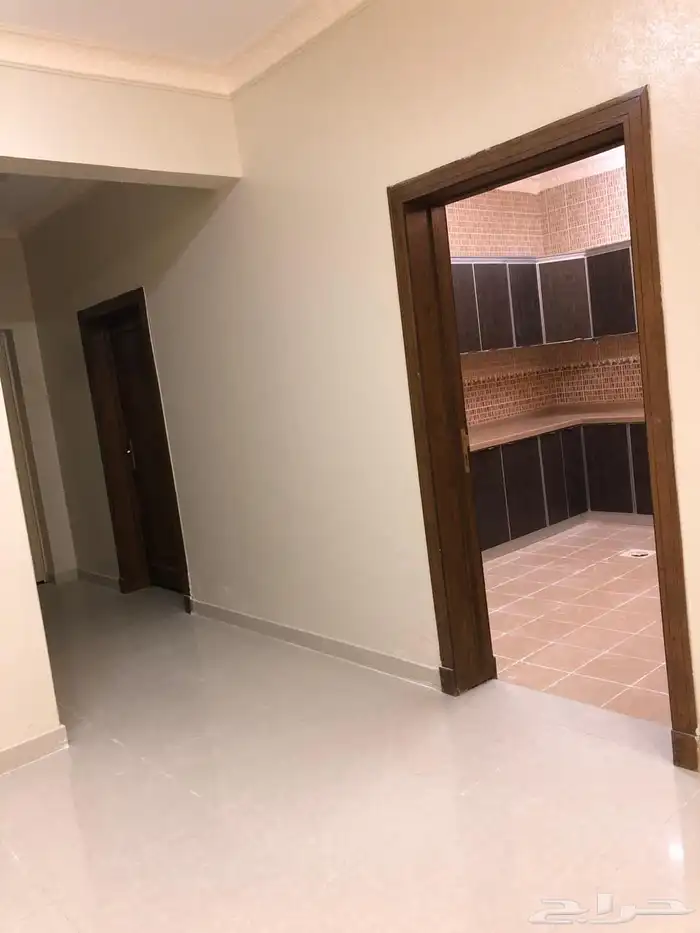 فيلا للبيع مع 3 شقق ظهرة لبن 15