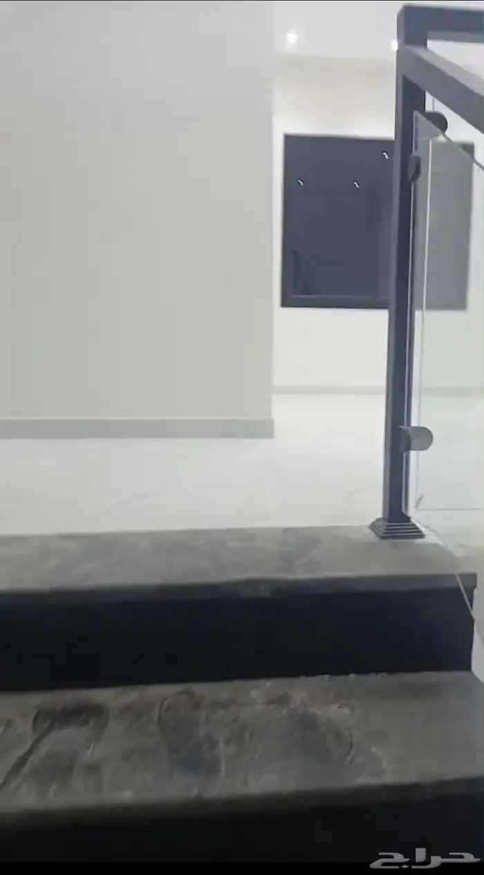 للبيع فله معها شقتين 11