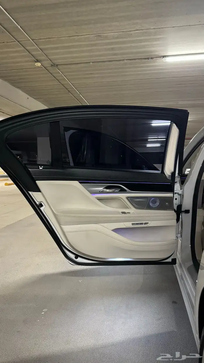 BMW 760Li X DRIVE V12 10