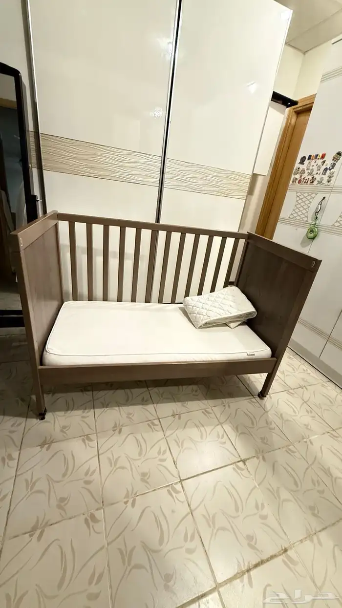 سرير أطفال نظيف ينفع إلى عمر 5 سنوات 0