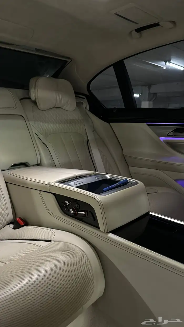 BMW 760Li X DRIVE V12 9