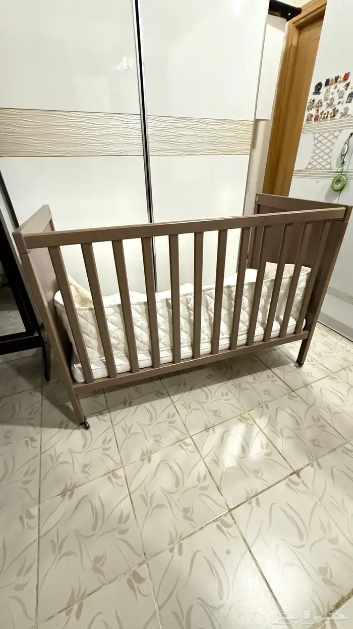 سرير أطفال نظيف ينفع إلى عمر 5 سنوات 4