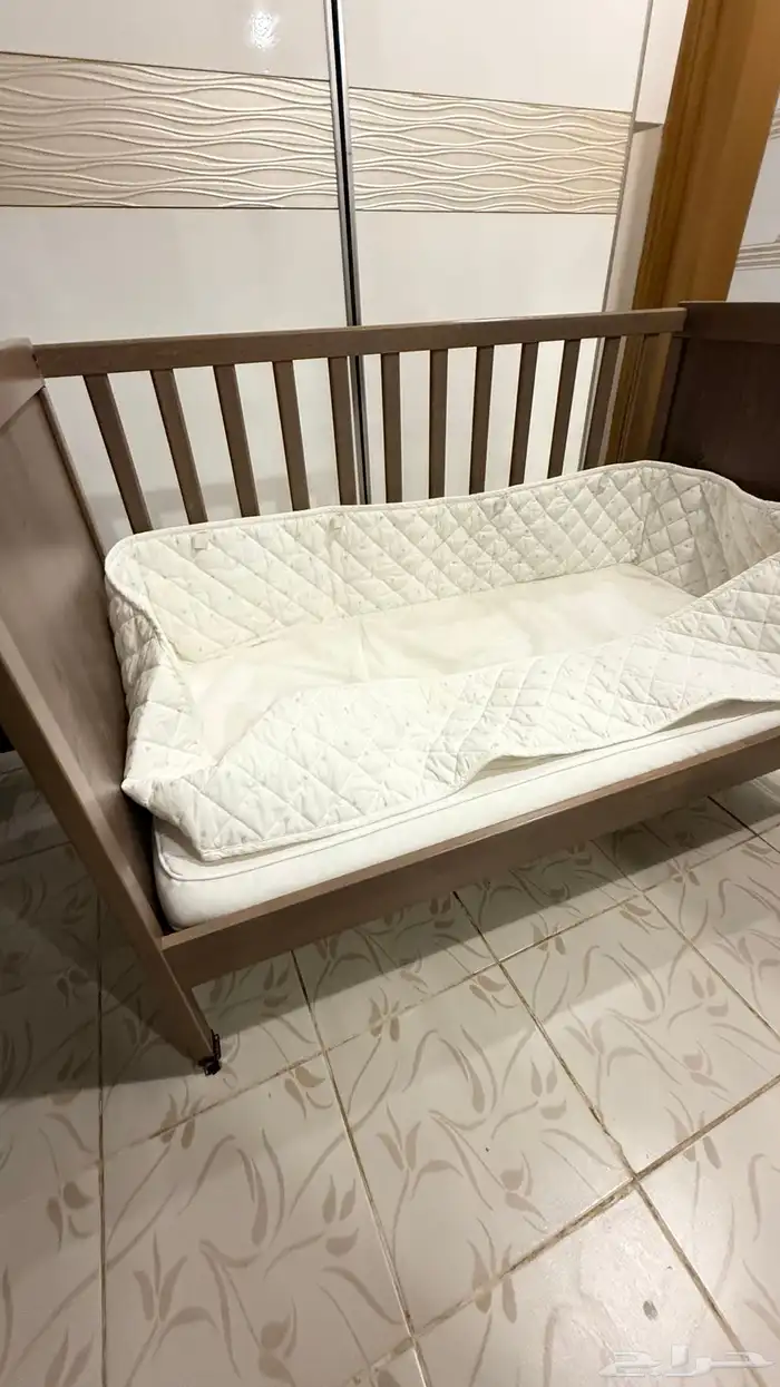 سرير أطفال نظيف ينفع إلى عمر 5 سنوات 3