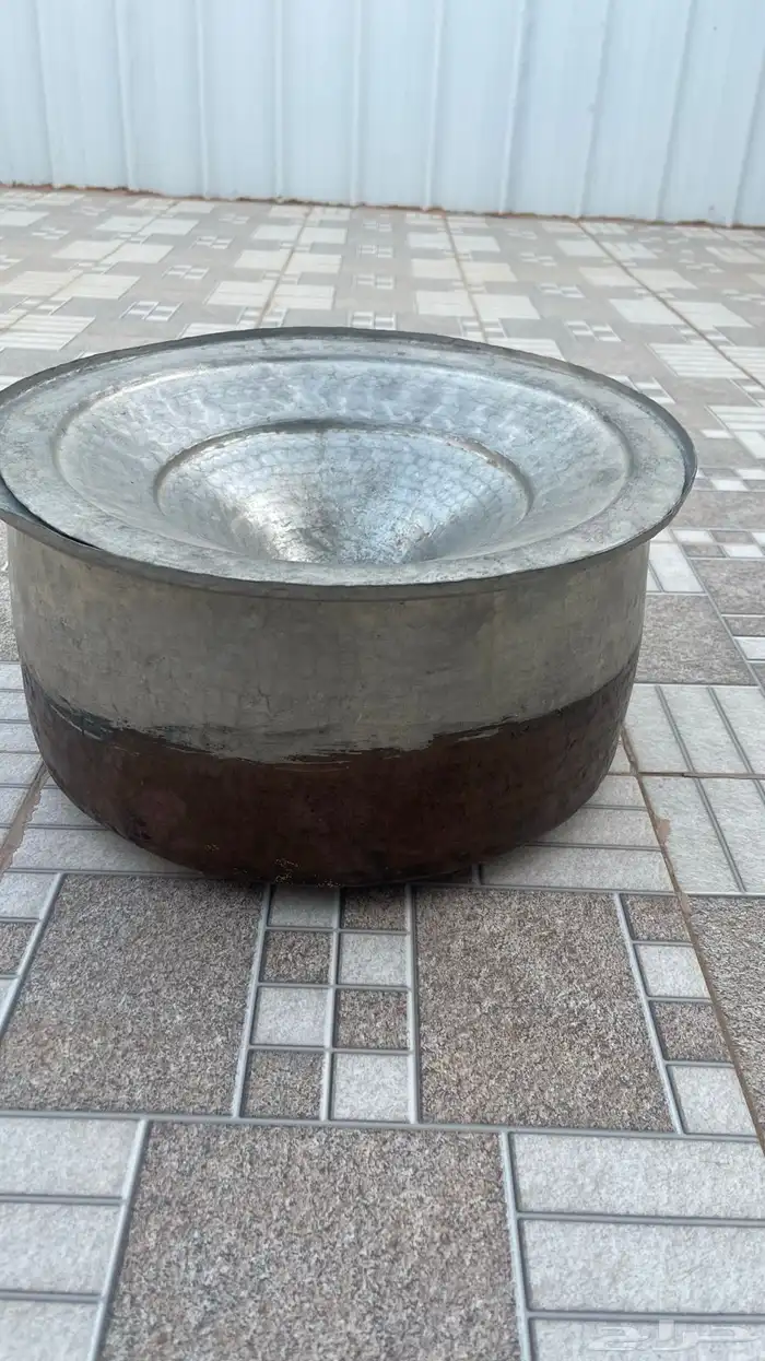 للبيع قدر نحاس قديم جدا 0