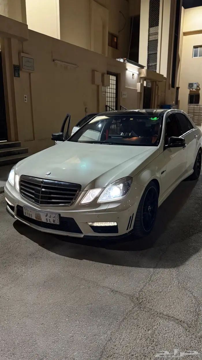 مرسيدس E63 AMG النادر للبيع 4