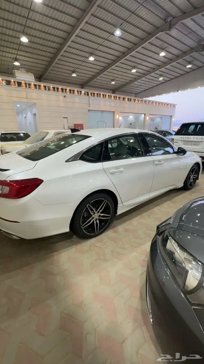 يوجد لدينا أنواع السيارات 1