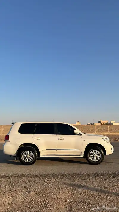 للبيع لاندكروزر 2011 نظيف 1