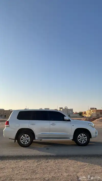 للبيع لاندكروزر 2011 نظيف 34