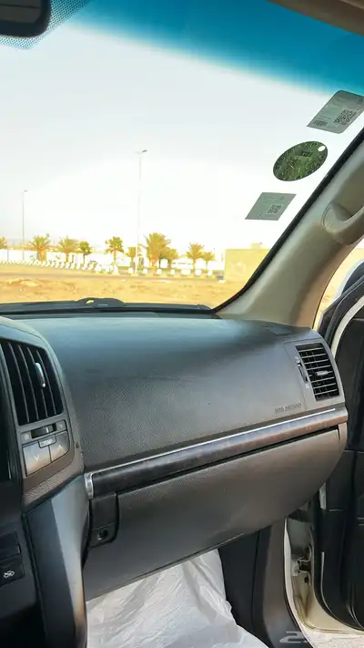 للبيع لاندكروزر 2011 نظيف 3