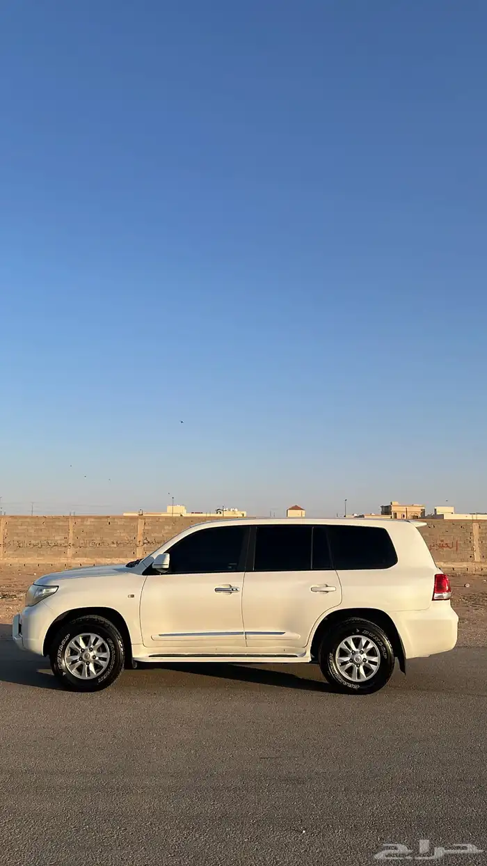 للبيع لاندكروزر 2011 نظيف 35