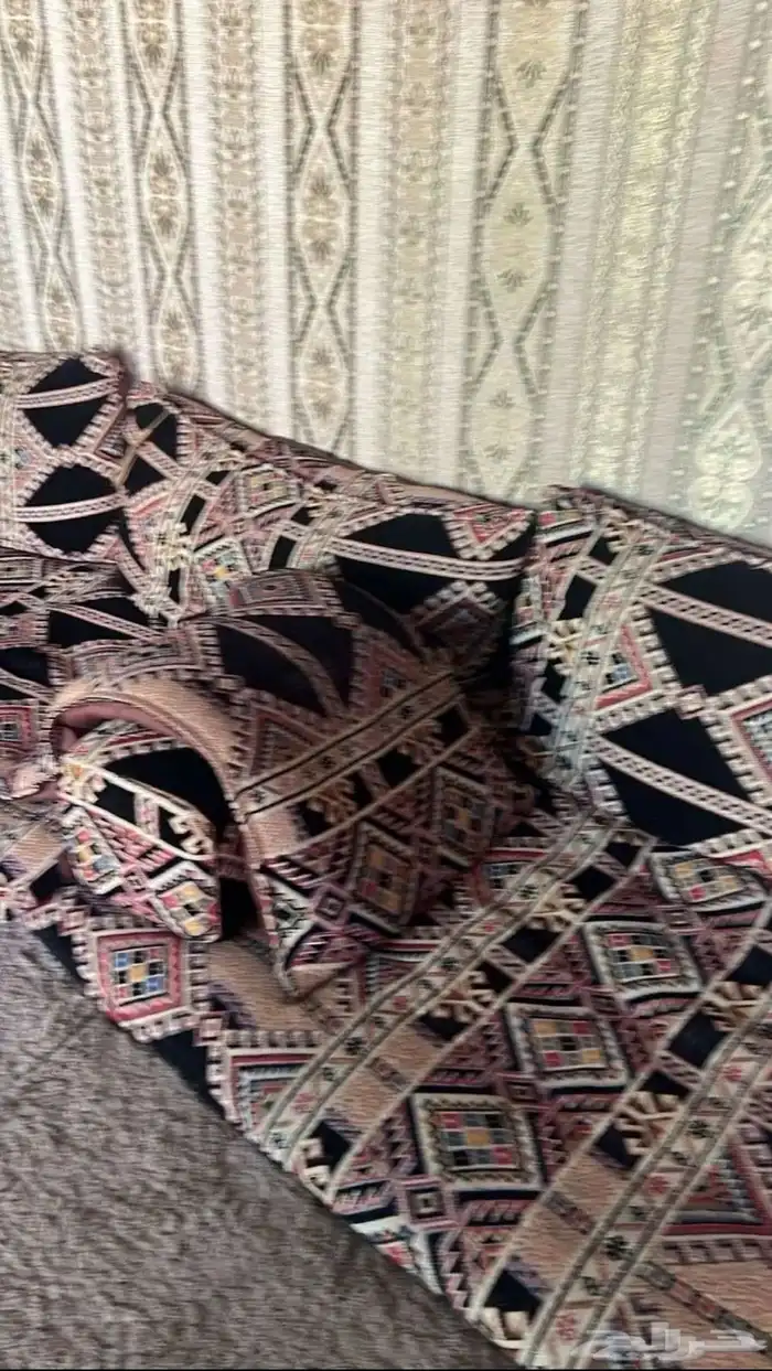 مخاد وطراحات ومراكي خيمة 2