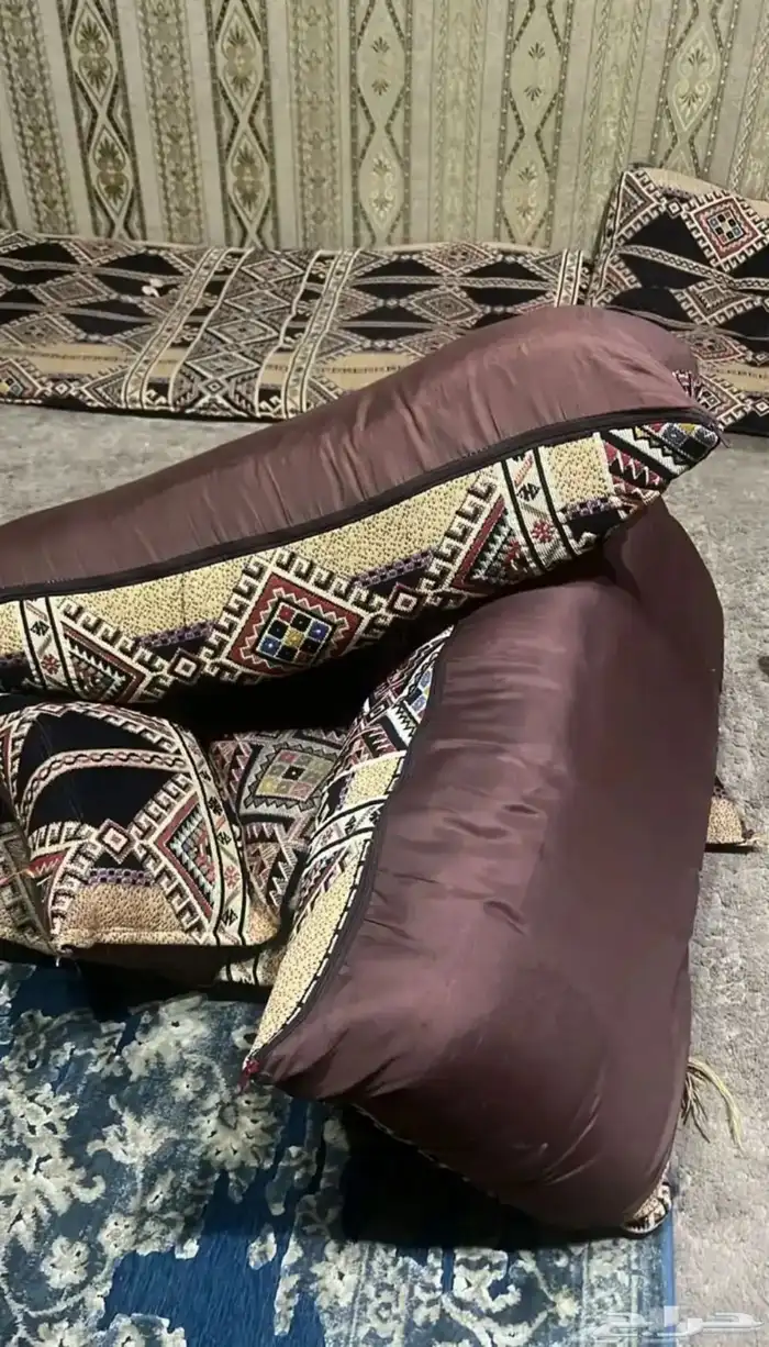 مخاد وطراحات ومراكي خيمة 1