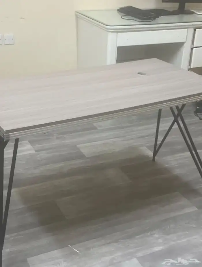 طاوله للبيع 1