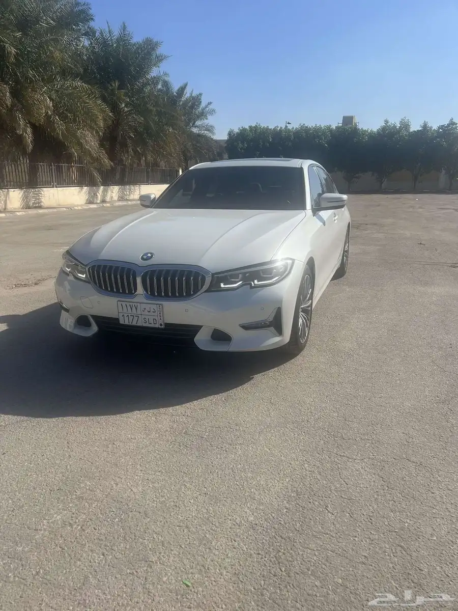 BMW 3 Series 320i الفئة الثالثة 3