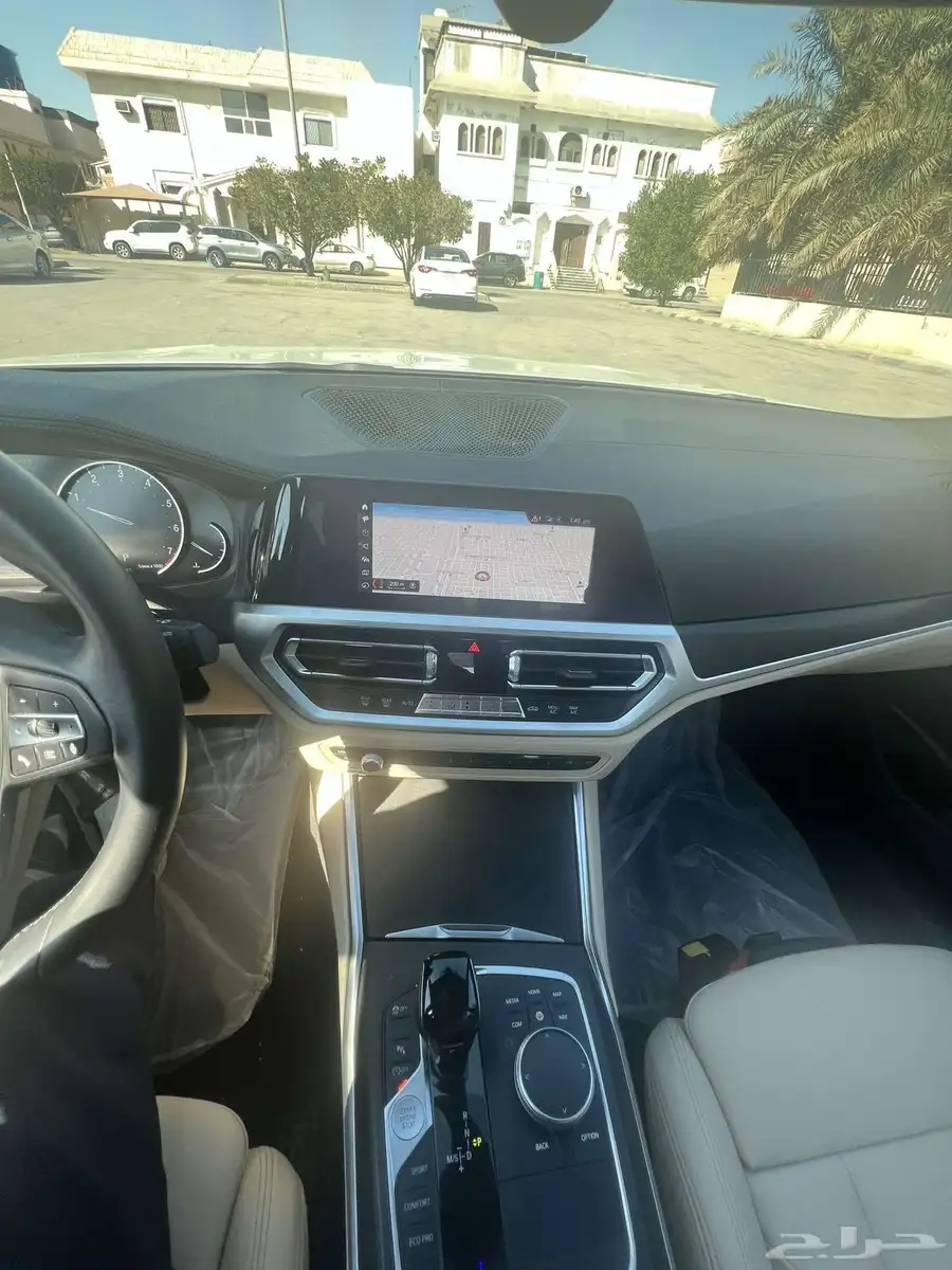 BMW 3 Series 320i الفئة الثالثة 5