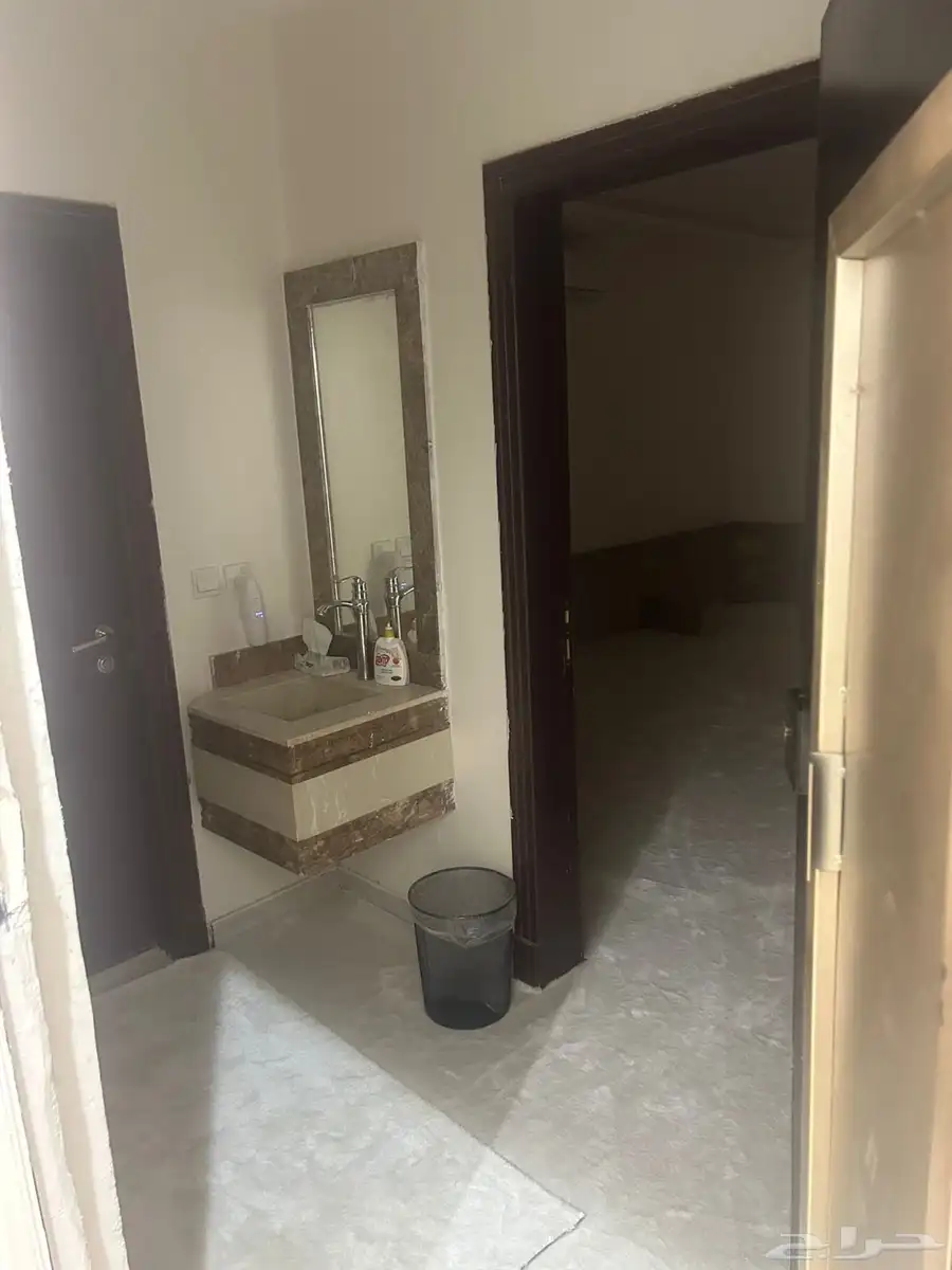 غرفه مؤثثه للايجار حي عكاظ 5