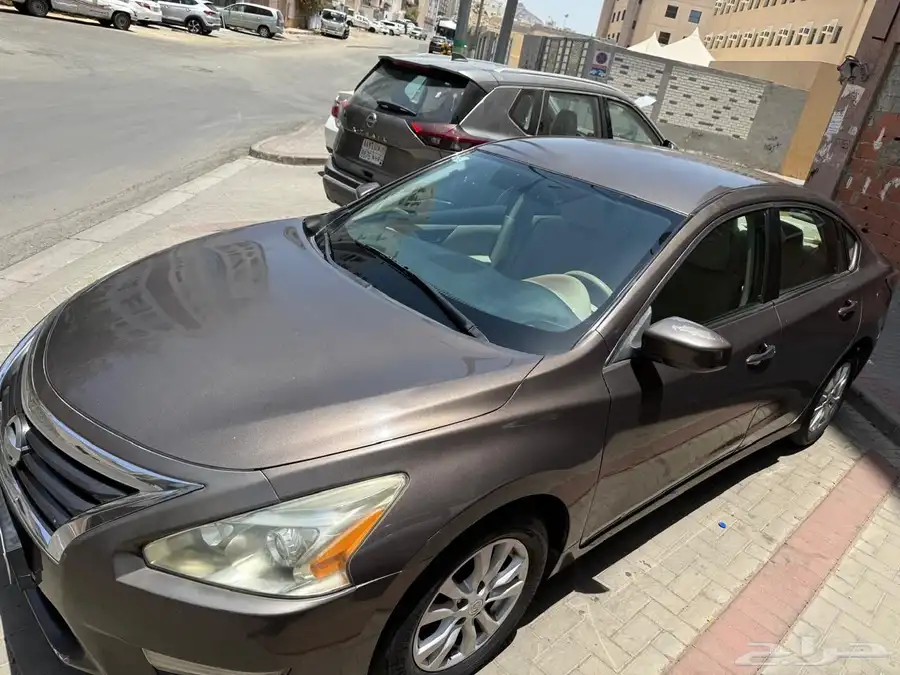 سيارة نيسان التيما 6