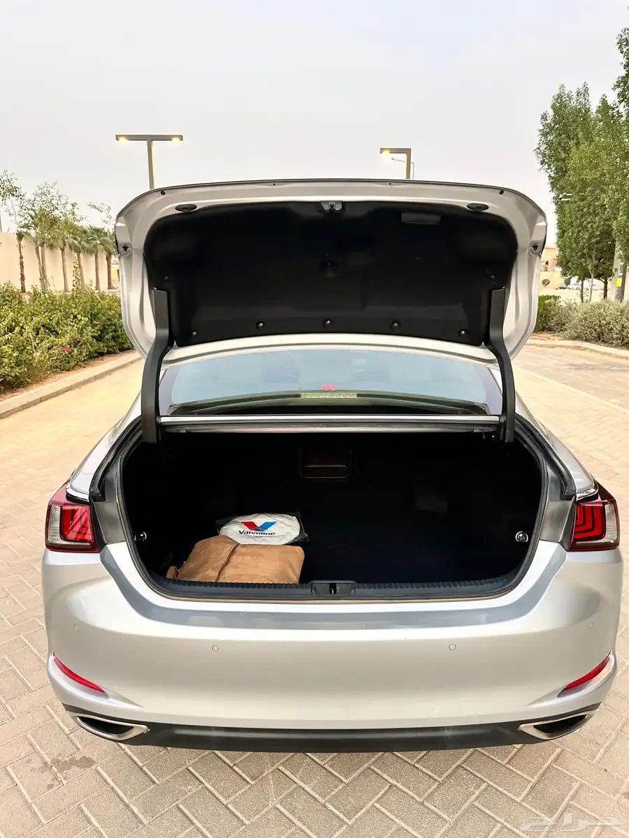 لكزس ( ES 350 ) 2020 ممشى 93 بحالة الوكالة 97